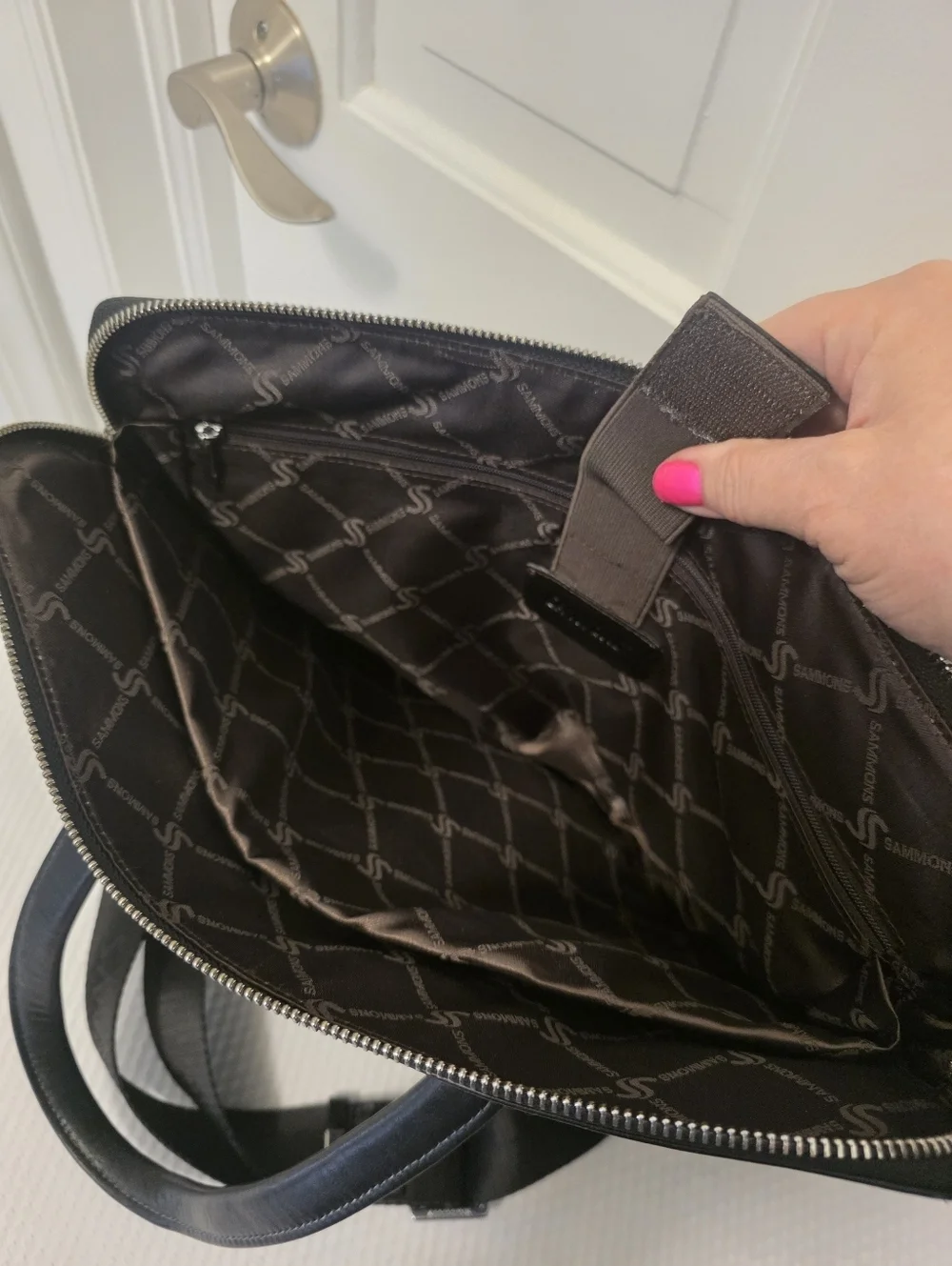 Sammons Black Quilted Professional Laptop Bag with Shoulder Strap